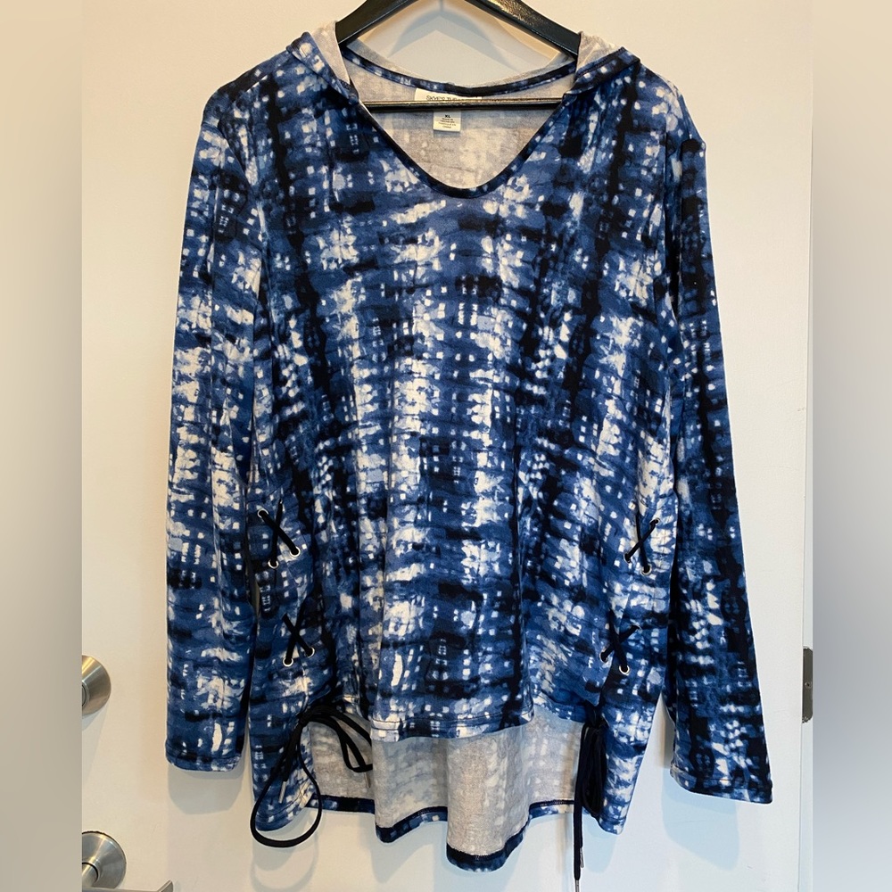 Skye’s The Limit blue tie-dye hooded knit top XL